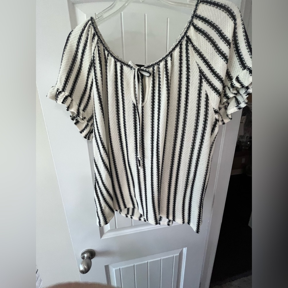 Light weight short sleeve sweater
